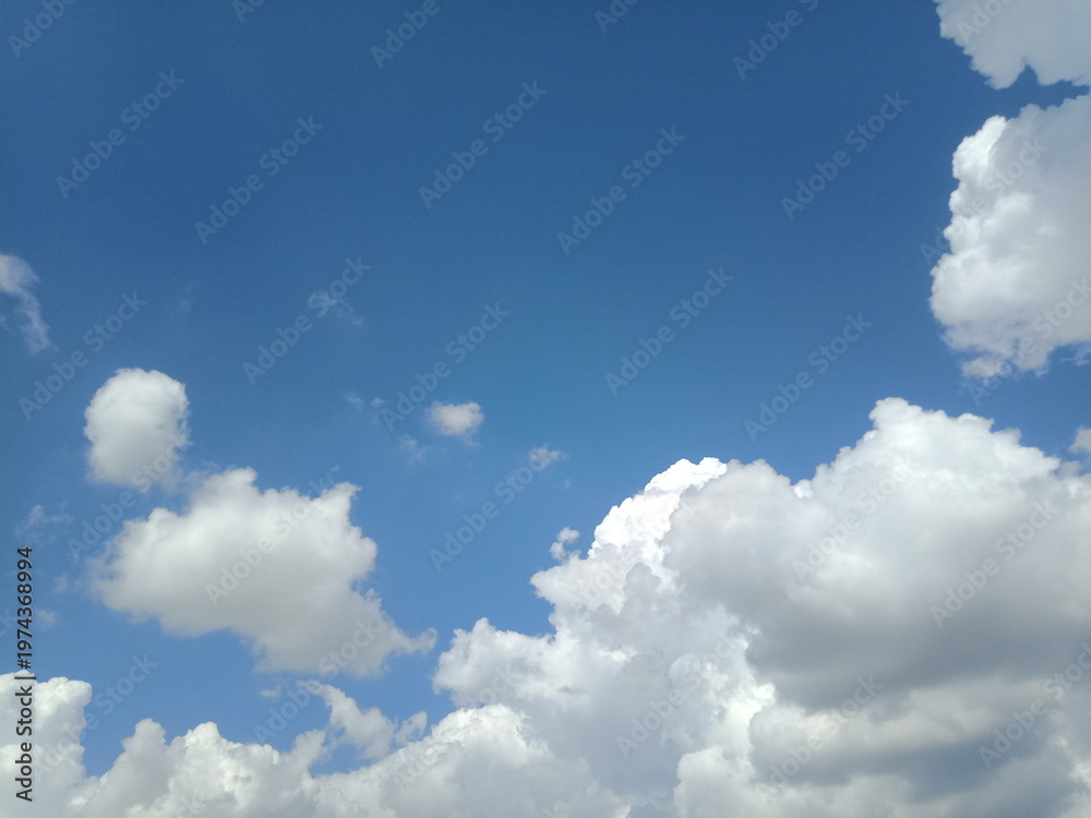 Obraz premium blue sky with white clouds