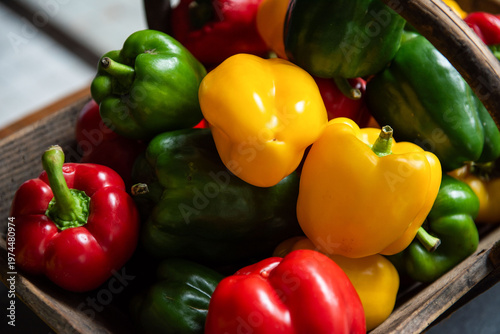Schilderij op canvas Colorful fresh bell peppers display