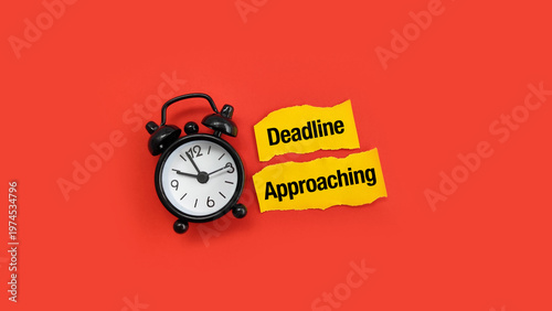 Photos Deadline approaching concept with alarm clock and sticky note, highlighting urgency, time pressure, productivity, and work deadlines