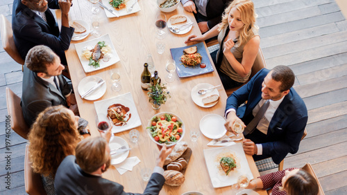 Canvastavla Elegant dining gathering with conversation