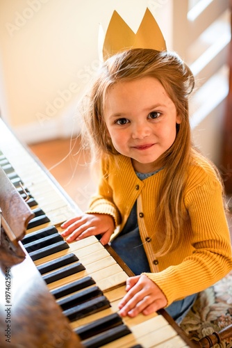 Tableau sur toile Child playing piano happily