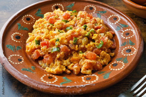 ウェボス・ア・ラ・メヒカーナ ( ウエボス・ア・ラ・メヒカーナ) : メキシコの朝食の卵料理　Huevos a la mexicana　(Mexican Scrambled Eggs, Mexican Style Eggs): Mexican breakfast egg dish.