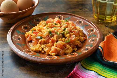 ウェボス・ア・ラ・メヒカーナ ( ウエボス・ア・ラ・メヒカーナ) : メキシコの朝食の卵料理　Huevos a la mexicana　(Mexican Scrambled Eggs, Mexican Style Eggs): Mexican breakfast egg dish. 