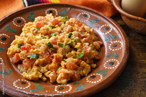 ウェボス・ア・ラ・メヒカーナ ( ウエボス・ア・ラ・メヒカーナ) : メキシコの朝食の卵料理　Huevos a la mexicana　(Mexican Scrambled Eggs, Mexican Style Eggs): Mexican breakfast egg dish. 