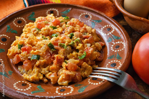 ウェボス・ア・ラ・メヒカーナ ( ウエボス・ア・ラ・メヒカーナ) : メキシコの朝食の卵料理　Huevos a la mexicana　(Mexican Scrambled Eggs, Mexican Style Eggs): Mexican breakfast egg dish. 