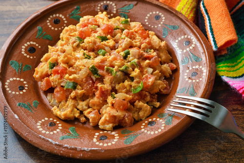 ウェボス・ア・ラ・メヒカーナ ( ウエボス・ア・ラ・メヒカーナ) : メキシコの朝食の卵料理　Huevos a la mexicana　(Mexican Scrambled Eggs, Mexican Style Eggs): Mexican breakfast egg dish. 