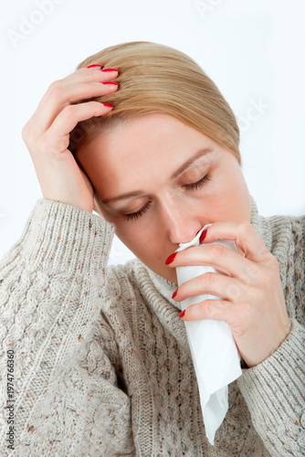 Frau mit einer Erkältung