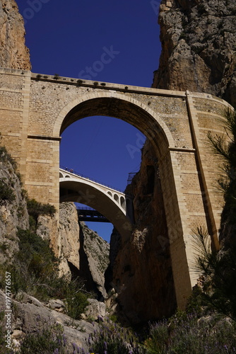 Принти на полотні Vista de puente de piedra desde el estrecho del Mascarat