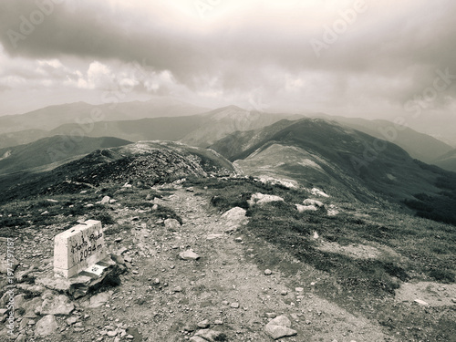 Foto Summit stone of Monte Prado in the Appennines, black and white.