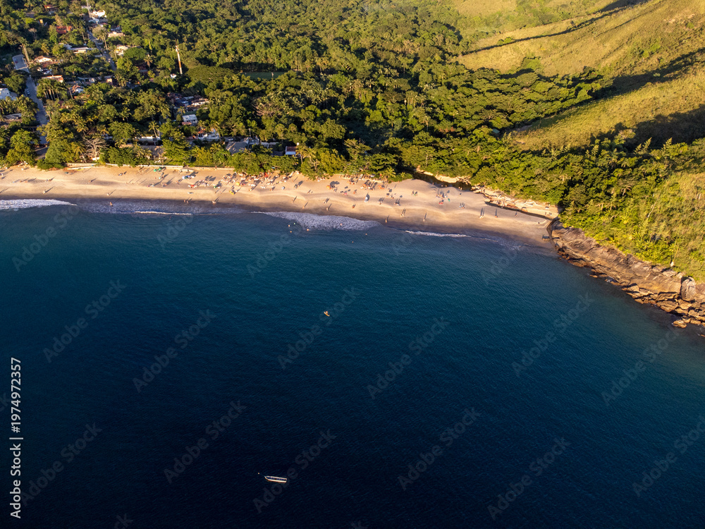 Fototapeta premium Wonderful paradisiacal Toque-Toque Grande beach in São Sebastião