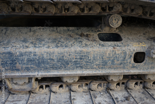 泥に汚れた重機