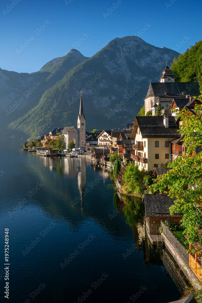 Fototapeta premium Beautiful Hallstatt Village in Sunshine. The famous lakeside town of Hallstatt in the Austrian Alps, Salzkammergut region, Upper Austria, Europe. 