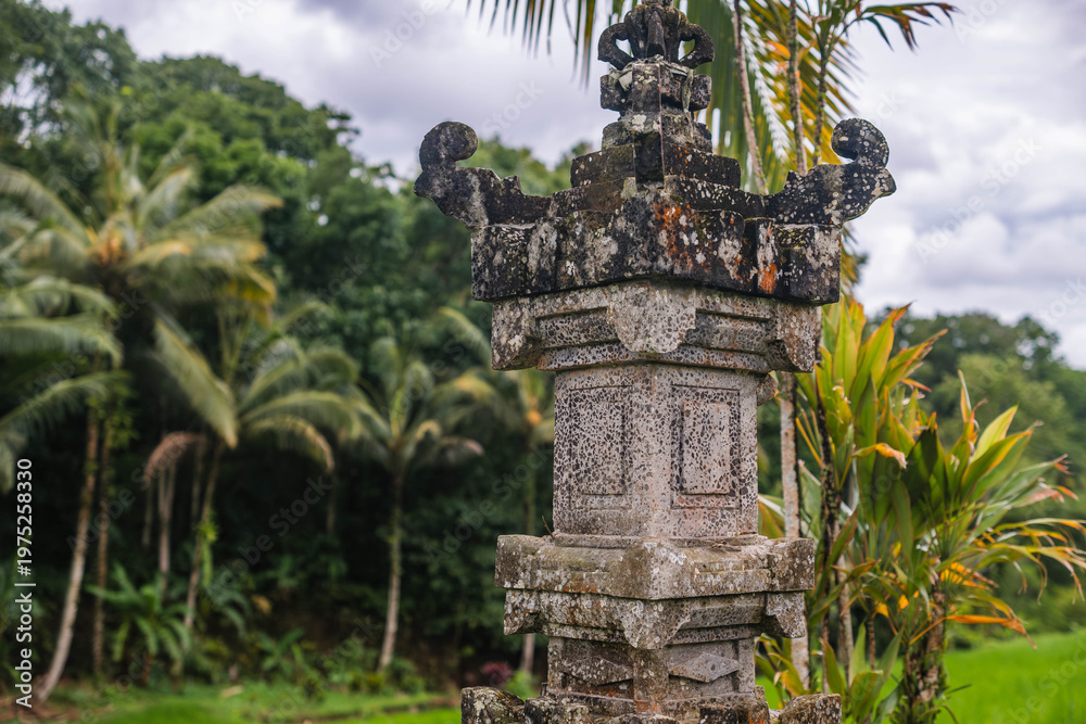 Obraz premium Ornate Balinese Stone Pillar in Lush Jungle