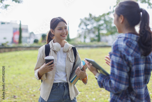 Cuadro en lienzo University students talking outside on campus