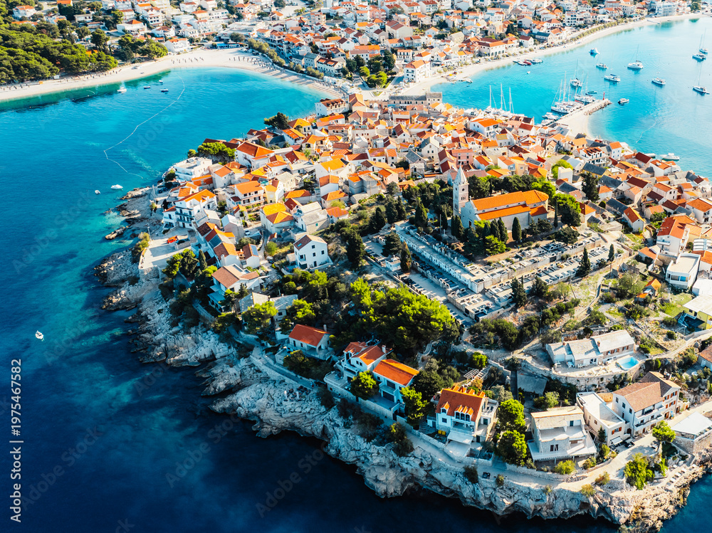 Ταπετσαρία Aerial view of the historic town of Primosten on a peninsula, surrounded by crystal clear turquoise Adriatic sea, Dalmatia, Croatia