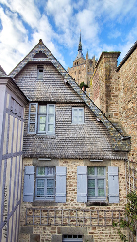 Chemin de ronde, remparts, intra-muros, village médiéval du Mont St Michel