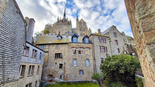 Chemin de ronde, remparts, intra-muros, village médiéval du Mont St Michel