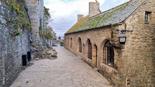 Chemin de ronde, remparts, intra-muros, village médiéval du Mont St Michel