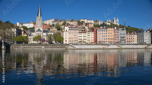 Canvastavla vue panoramique sur les quais de Saône, le vieux Lyon et la colline de Fourvière