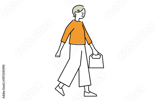 にこやかな表情で歩く女性