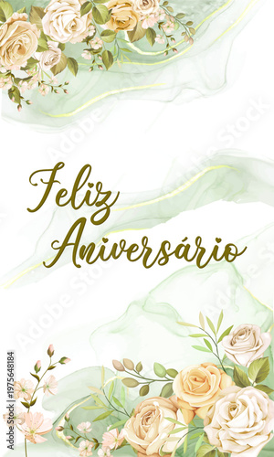 Um cartão ou faixa a desejar um Feliz Aniversário em verde sobre um fundo branco e verde com flores bege e cor-de-rosa em ambos os lados.