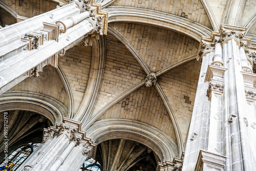 Fotografi Detail of vaulted ceiling with hanging keystone inside Eglise Saint Eustache, go