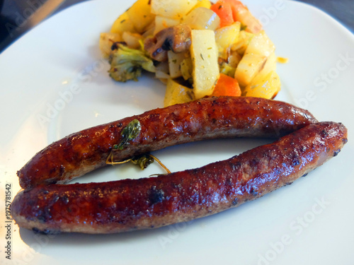 Lammbratwürste mit Ofengemüse