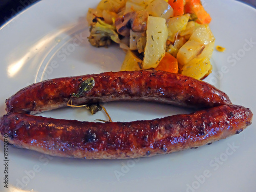 Lammbratwürste mit Ofengemüse