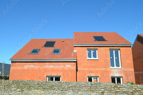 Nouvelles constructions dans un lotissement. (france)