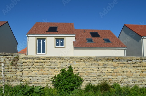 Nouvelles constructions dans un lotissement. (france)