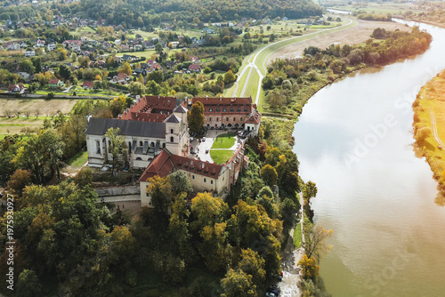 Schilderij op canvas Benedictine Abbey by Vistula in autumn