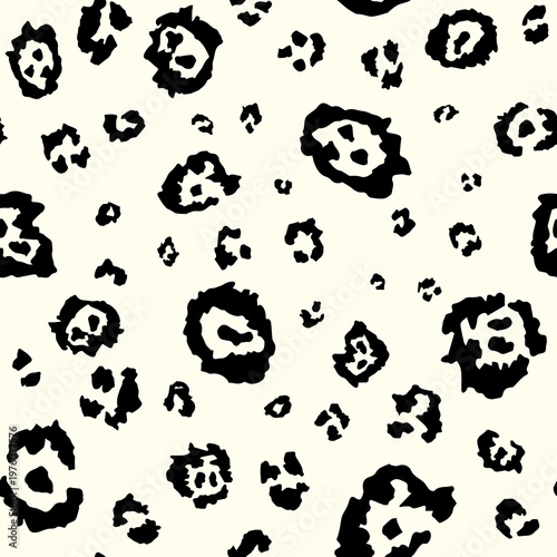 Seamless maxi leopard animal print pattern with scattered spots