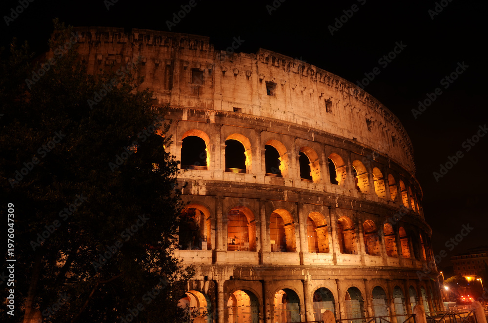 Naklejka premium Ancient amphitheater illuminated at night