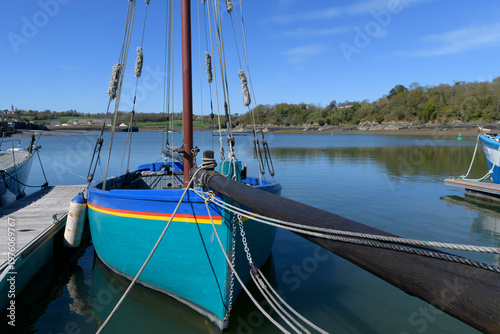 Foto Voilier dans un port en Bretagne
