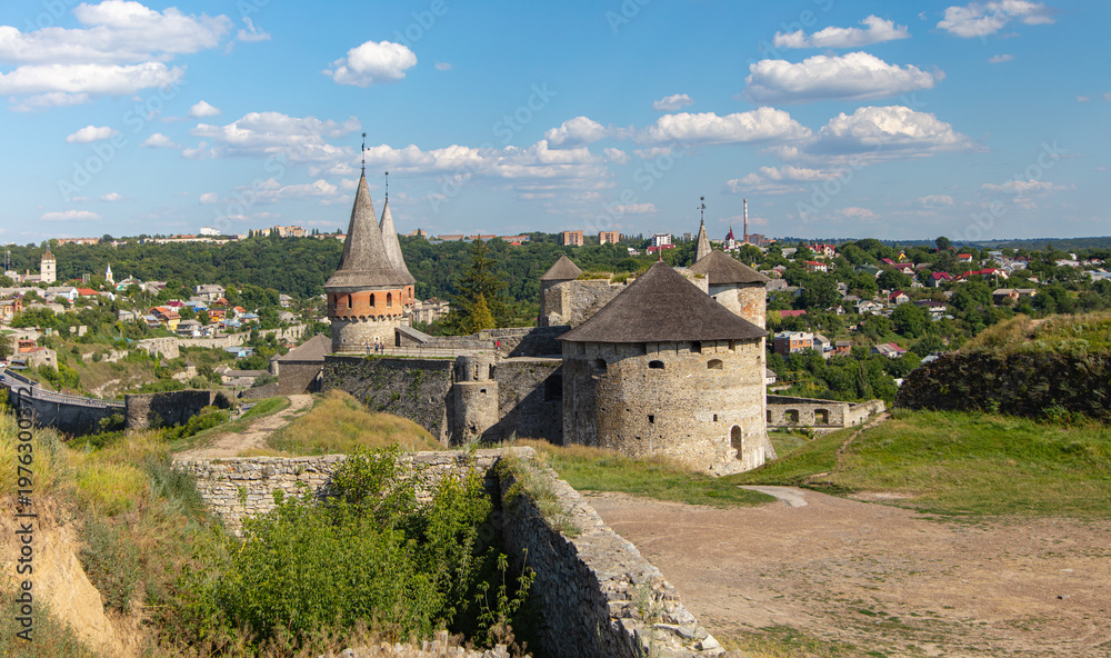 Obraz premium Medieval Kamianets-Podilskyi Castle at sunset with ancient bridge
