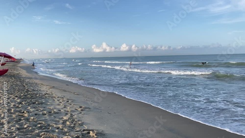 il mare con spiaggia