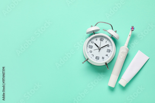 Alarm clock with electric t...
