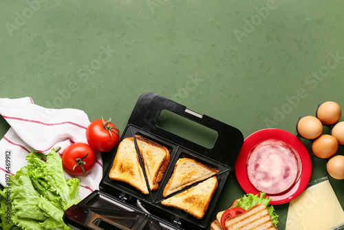 Electric sandwich maker wit...