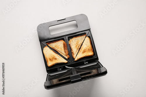 Electric sandwich maker wit...
