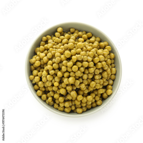 Bowl with green peas isolat...