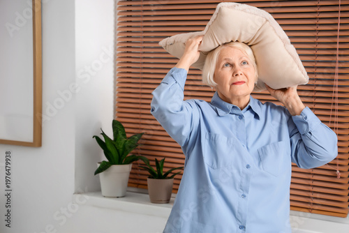 Senior woman with pillow su...