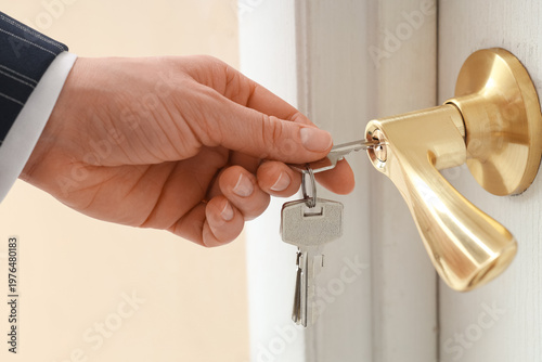 Hand of real estate agent o...