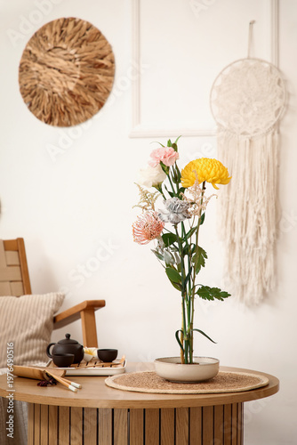 Kenzan with ikebana and tea...