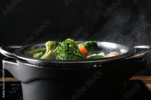 Mixed vegetables steaming i...