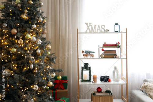 Shelf unit with books, lant...
