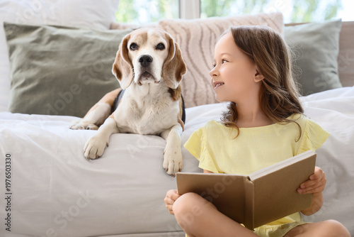 Cute little girl with Beagl...