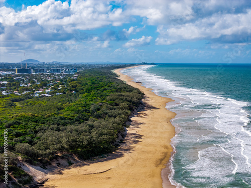 Tableau sur toile An expansive aerial view of the vibrant Sunshine Coast coastline with Currimundi Beach, dense coastal vegetation, urban development, and breaking ocean waves