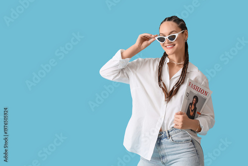 Stylish young woman with dr...