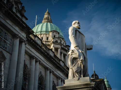 Fotografie Belfast, Northern Ireland, United Kingdon, 30th October 2025, City Hall and stat