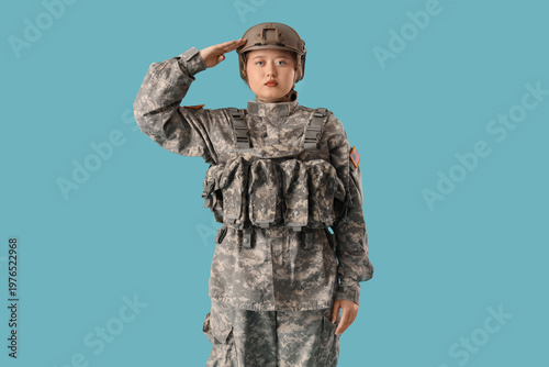 Young female soldier saluti...